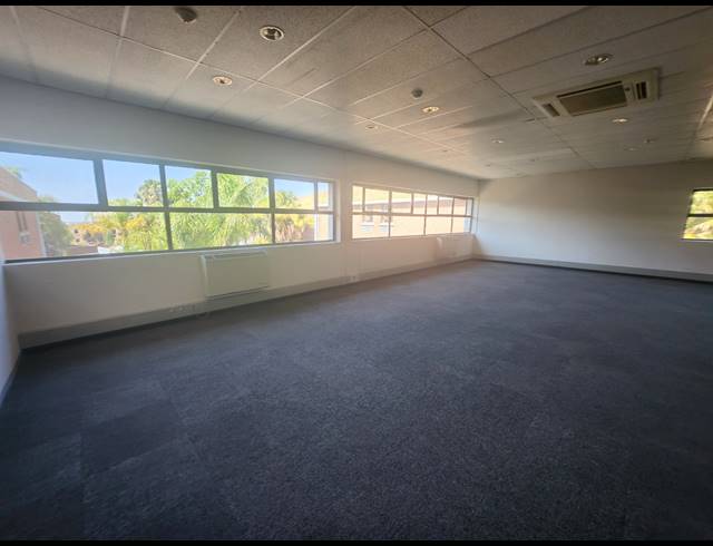 574M² OFFICE TO LET IN RANDJESPARK